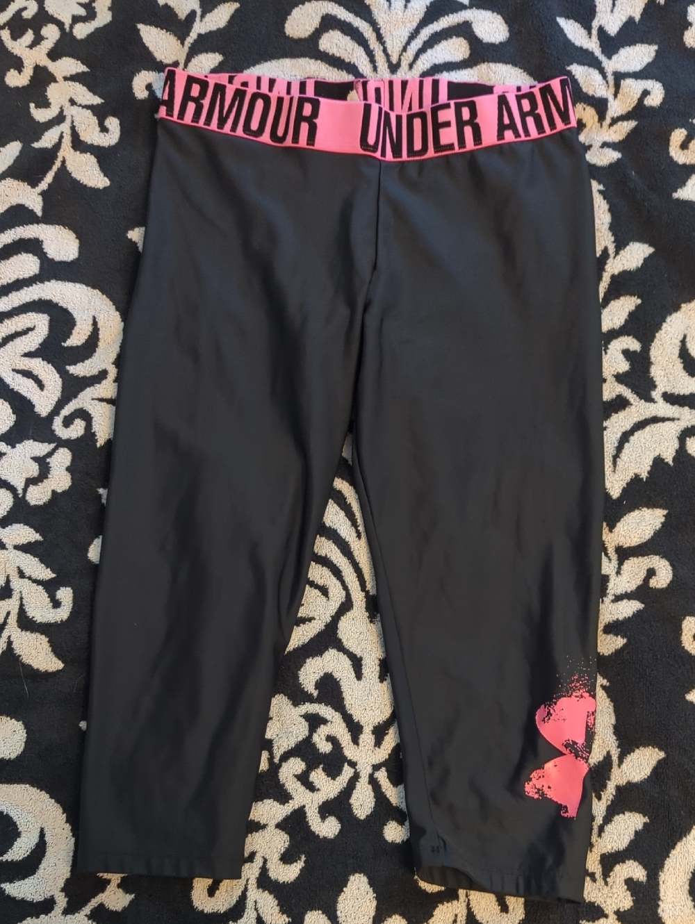 Under Armour Black Capri Leggings with Pink Logo Waistband Size S